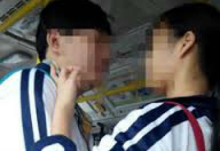 Bị lạm dụng tình dục nữ sinh có nên phản ứng lại hay im lặng? Mô tả ảnh.