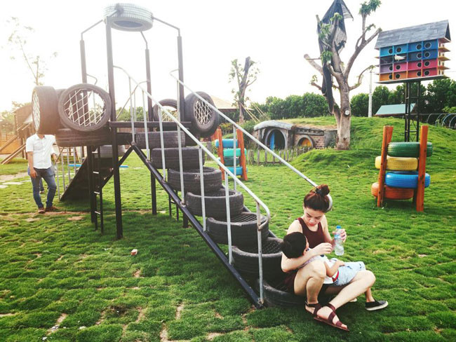 Mẹ con Hà Hồ tuyệt đẹp trên thảo nguyên ảnh 3 Mẹ con Hà Hồ tuyệt đẹp trên thảo nguyên ảnh 3
