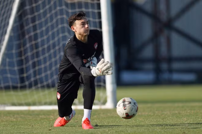 Lâm Tây giúp đội nhà có trận hoà 2-2 trước Chonburi. (Ảnh: Muangthong United).