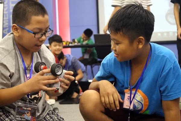 Cậu xem robot của mình này!