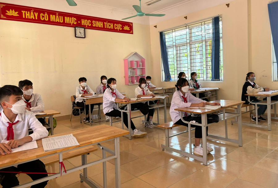 Học sinh Trường Tiểu học và THCS Bản Sen trong giờ học. Học sinh Trường Tiểu học và THCS Bản Sen trong giờ học.