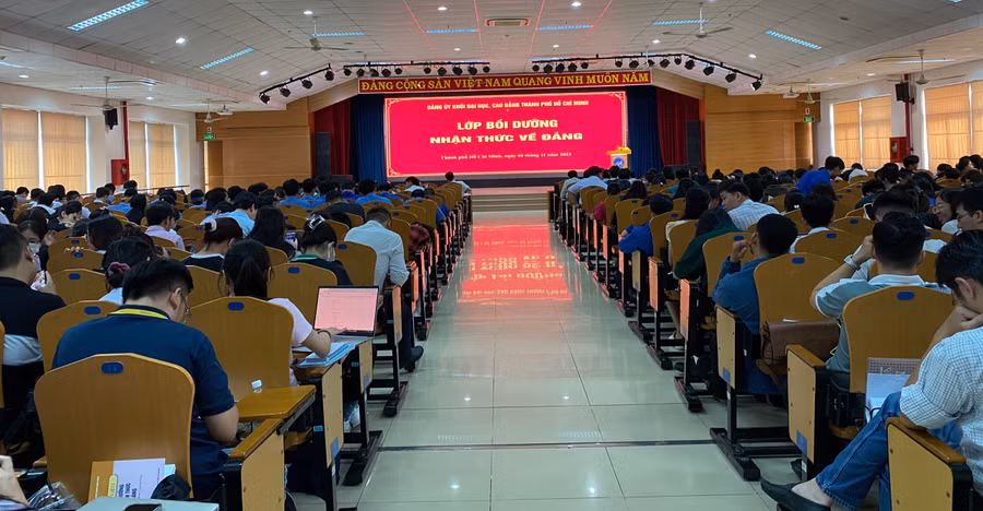 Sinh viên tại lớp bồi dưỡng nhận thức về Đảng, do Đảng ủy Khối Đại học, Cao đẳng TPHCM tổ chức tháng 11/2023.