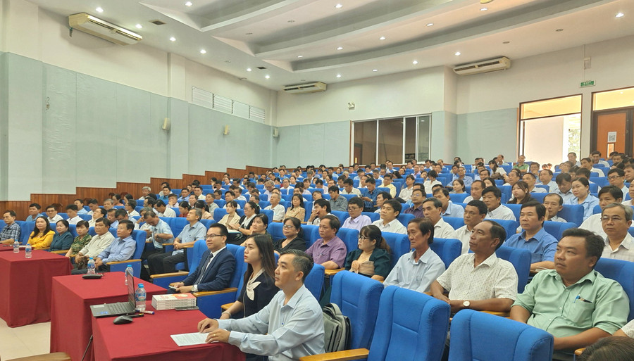 Đại biểu tham dự hội thảo, tập huấn.