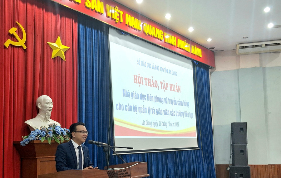 TS tâm lý Đào Lê Hòa An chia sẻ các nội dung chuyên đề tại hội thảo.