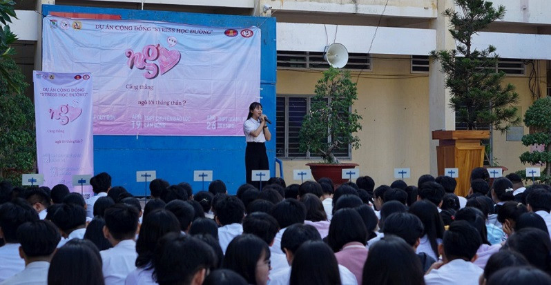 Dự án “Stress học đường - Ngỏ” đến với học sinh Trường THPT Quang Trung – Tây Ninh. Ảnh: dự án cung cấp Dự án “Stress học đường - Ngỏ” đến với học sinh Trường THPT Quang Trung – Tây Ninh. Ảnh: dự án cung cấp