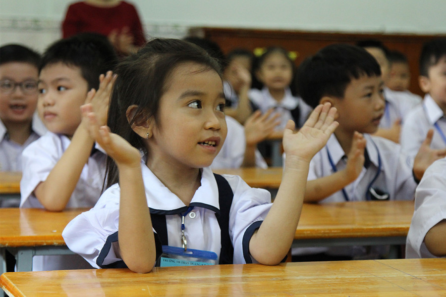 Niềm vui trong ngày đầu tới trường của học sinh khối 1 Trường Tiểu học Trần Quang Khải, Quận Gò Vấp