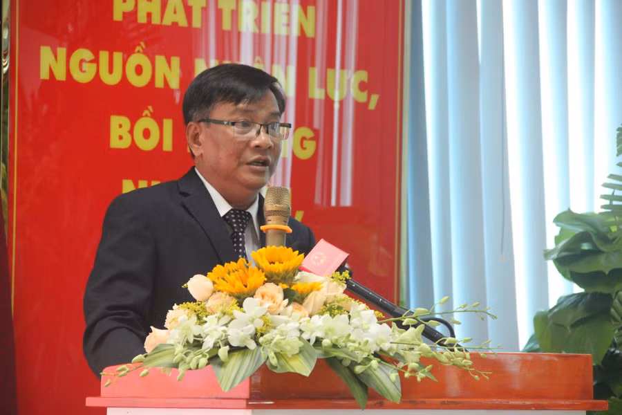 TS Bùi Ngọc Hùng, Chủ tịch Hội đồng trường Trường ĐH Nông Lâm TP.HCM nhiệm kỳ 2020-2025 phát biểu tại buổi lễ