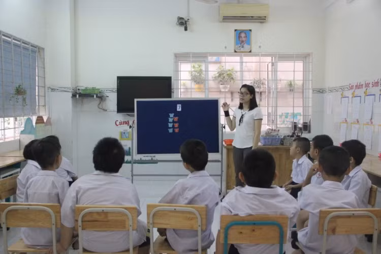 Cô và trò Trường Chuyên biệt Quận 10, TPHCM trong giờ học. Ảnh: P.Nga