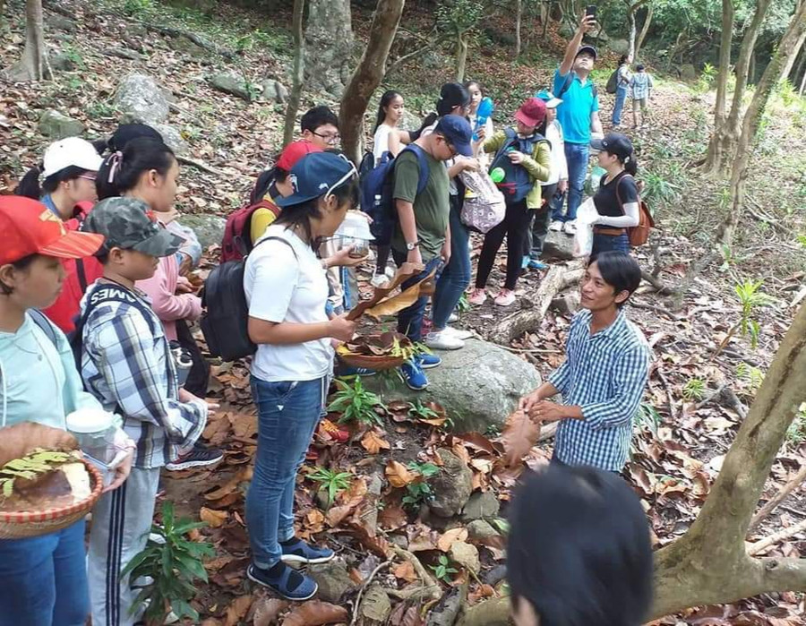 Một giờ học trải nghiệm sáng tạo theo chuyên đề của HS Trường THCS Nguyễn Huệ được tổ chức tại rừng đặc dụng bán đảo Sơn Trà (Đà Nẵng). Ảnh: NT Một giờ học trải nghiệm sáng tạo theo chuyên đề của HS Trường THCS Nguyễn Huệ được tổ chức tại rừng đặc dụng bán đảo Sơn Trà (Đà Nẵng). Ảnh: NT