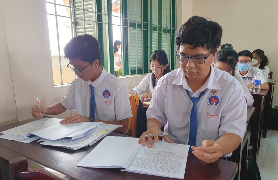 Học sinh lớp 12 Trường THPT Nguyễn Đình Chiểu (Tiền Giang). Ảnh: Q. Ngữ Học sinh lớp 12 Trường THPT Nguyễn Đình Chiểu (Tiền Giang). Ảnh: Q. Ngữ