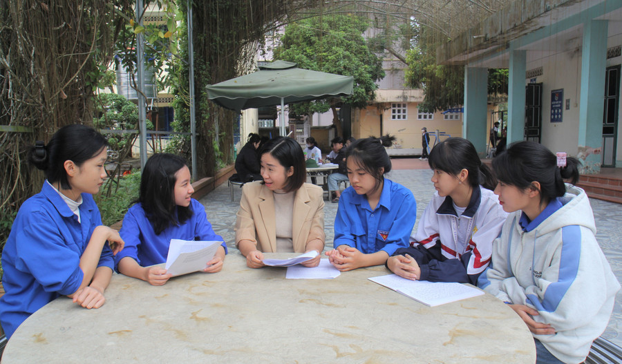 Tiết học Toán của cô trò Trường THPT huyện Điện Biên (Điện Biên). Ảnh: Hà Thuận Tiết học Toán của cô trò Trường THPT huyện Điện Biên (Điện Biên). Ảnh: Hà Thuận