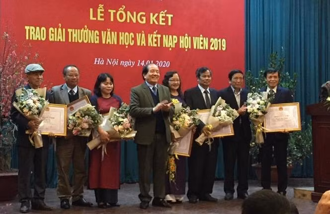 Kết nạp hội viên Hội Nhà văn: Đòi hỏi thận trọng, kỹ lưỡng và công tâm