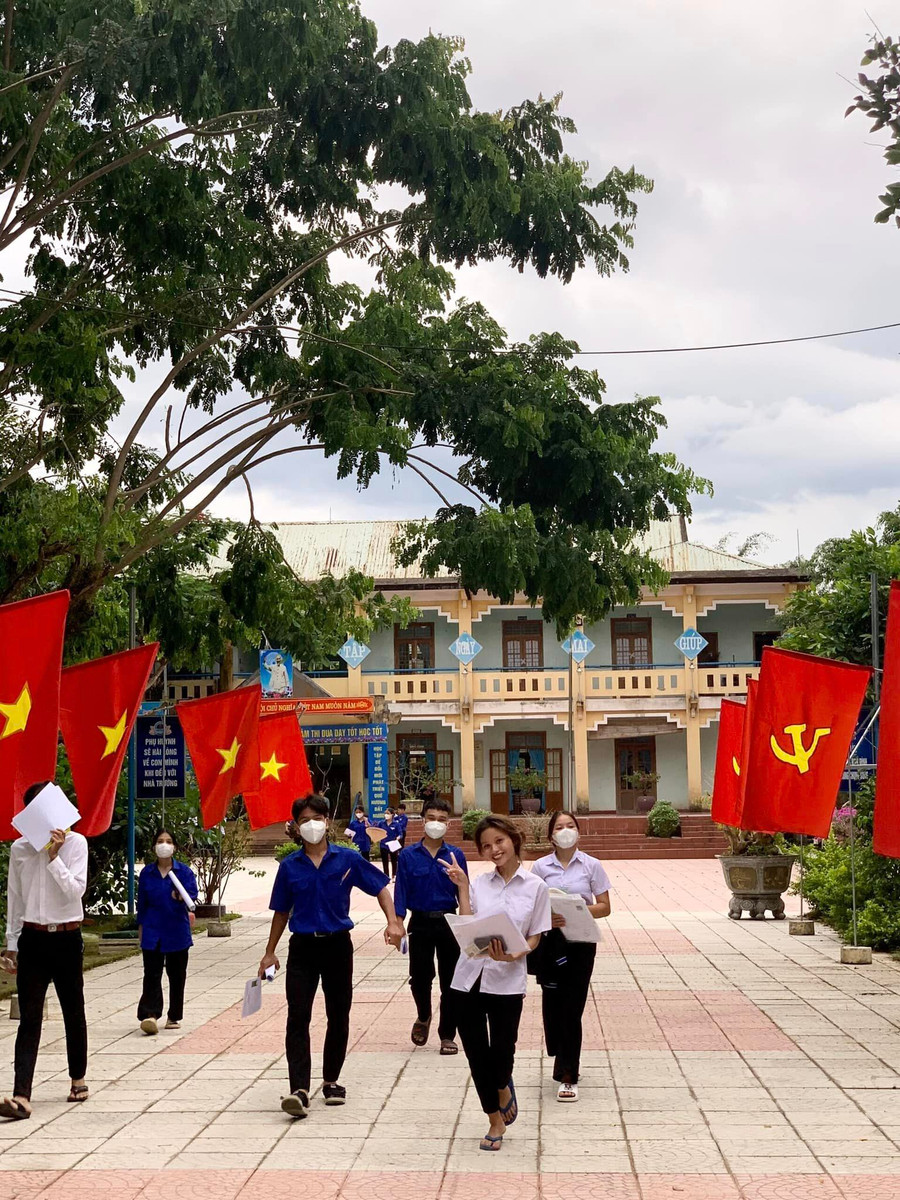 Thí sinh dự thi Kỳ thi tốt nghiệp THPT năm 2022 tại điểm thi Trường Phổ thông dân tộc nội trú Nam Trà My.