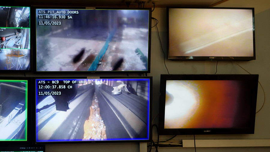 Quá trình tiêu huỷ được giám sát bởi các công nghệ hiện đại. (Ảnh: Tiến Tầm)