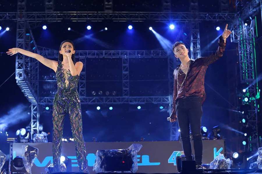 Tóc Tiên- Soobin Hoàng Sơn chiêu đãi khán giả Sài Gòn với bản remix ca khúc Em về tinh khôi.