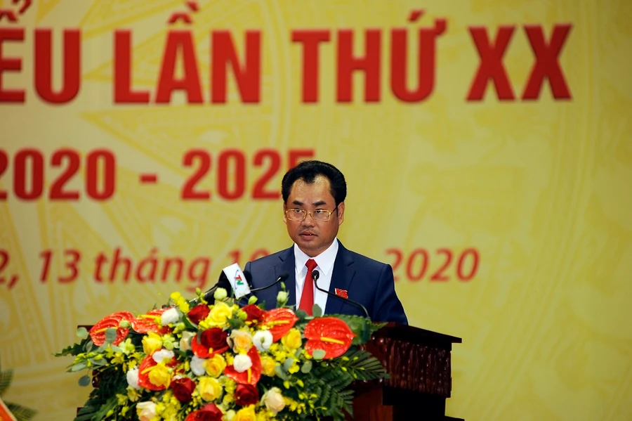 Ông Trịnh Việt Hùng, Phó Bí thư Tỉnh ủy khóa XX, nhiệm kỳ 2020 - 2025, Phó Chủ tịch Thường trực UBND tỉnh Thái Nguyên trình bày dự thảo Chương trình hành động thực hiện Nghị quyết Đại hội