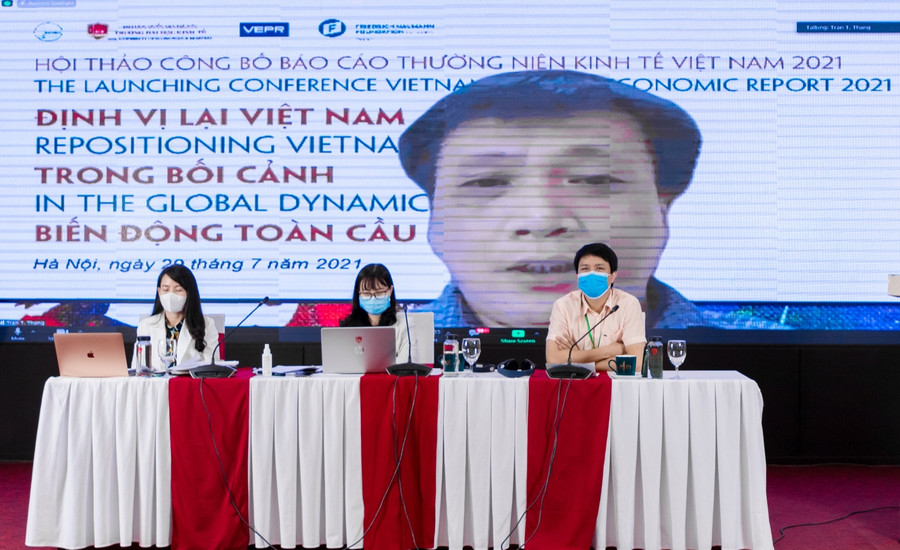 Báo cáo đề cập đến nhiều vấn đề nóng về triển vọng kinh tế Việt Nam, đặc biệt trong tình hình dịch bệnh Covid-19 đang có những diễn biến phức tạp. Báo cáo đề cập đến nhiều vấn đề nóng về triển vọng kinh tế Việt Nam, đặc biệt trong tình hình dịch bệnh Covid-19 đang có những diễn biến phức tạp.