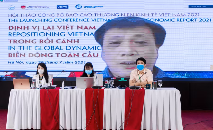 Báo cáo đề cập đến nhiều vấn đề nóng về triển vọng kinh tế Việt Nam, đặc biệt trong tình hình dịch bệnh Covid-19 đang có những diễn biến phức tạp.