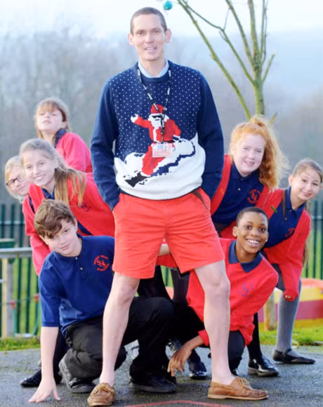 Trang phuc hai huoc tao cam hung cho hoc sinh cua giao vien the gioi - Anh 17