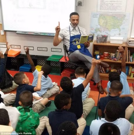 Trang phuc hai huoc tao cam hung cho hoc sinh cua giao vien the gioi - Anh 2