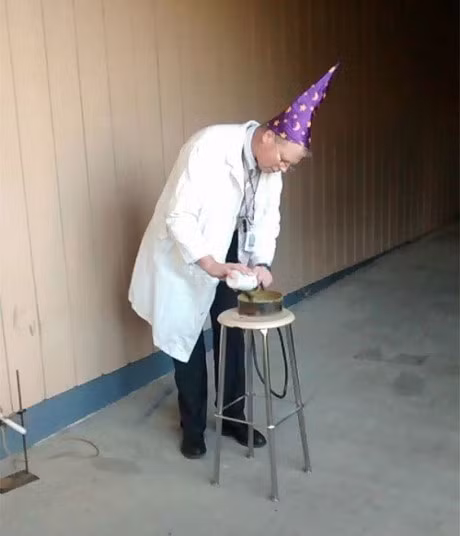 Trang phuc hai huoc tao cam hung cho hoc sinh cua giao vien the gioi - Anh 15