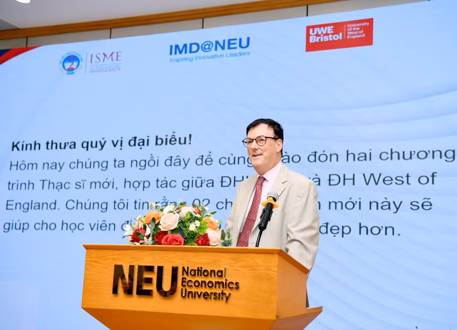 GS. Ray Priest - Giám đốc Khu vực Châu Á - Thái Bình Dương, Đại học West of England phát biểu.