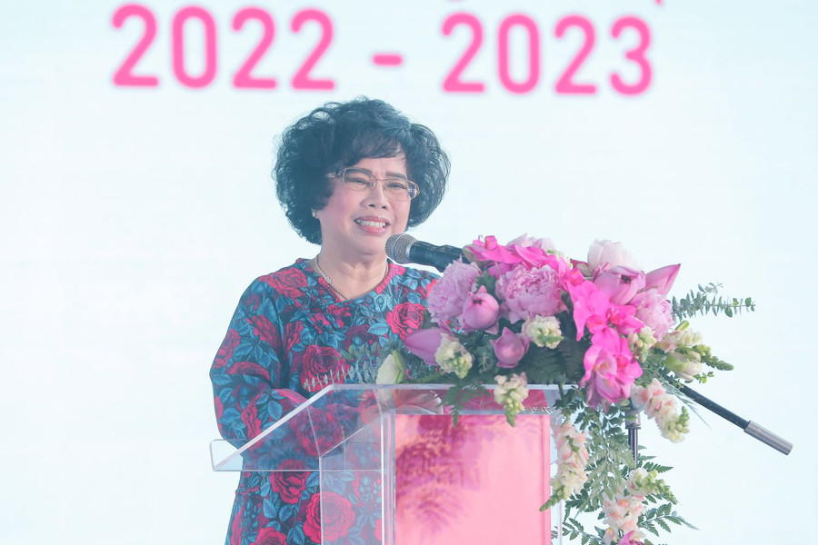 Nhà sáng lập TH School - Anh hùng lao động Thái Hương phát biểu tại buổi lễ. Nhà sáng lập TH School - Anh hùng lao động Thái Hương phát biểu tại buổi lễ.