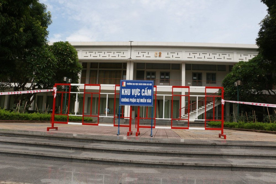 Thực hiện nghiêm túc yêu cầu cách ly 3 vòng độc lập tại khu vực in sao đề thi. Ảnh: ITN. Thực hiện nghiêm túc yêu cầu cách ly 3 vòng độc lập tại khu vực in sao đề thi. Ảnh: ITN.
