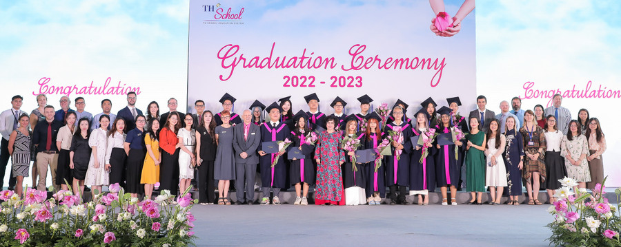 Lễ tốt nghiệp dành cho học sinh khối 12 TH School cơ sở Chùa Bộc. Lễ tốt nghiệp dành cho học sinh khối 12 TH School cơ sở Chùa Bộc.