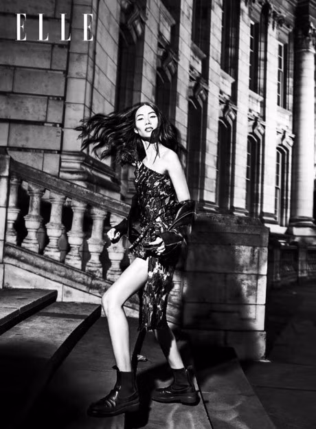 Mau Viet ra san quoc te - Phia sau anh hao quang - Anh 2