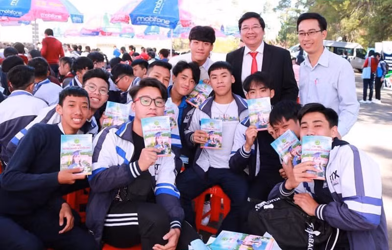 TS Trần Đình Lý trong chuyến đi tư vấn.