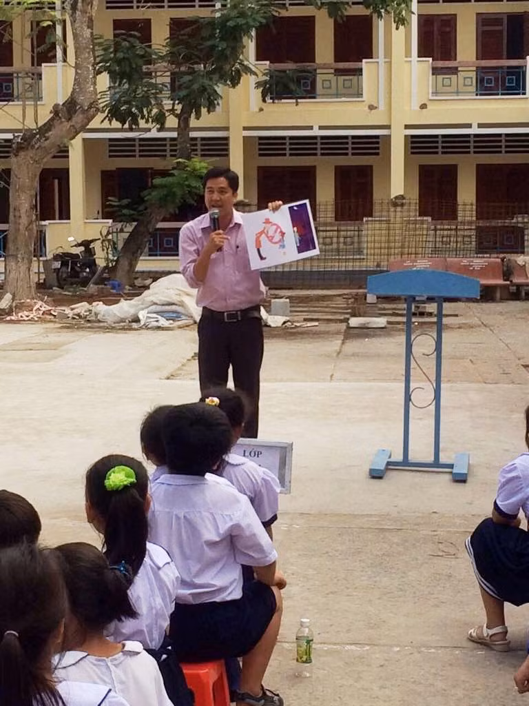 Nguyễn Minh Nhựt trong một hoạt động tổ chức tại trường