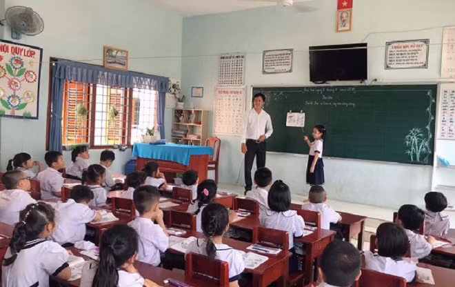 Thầy trò Trường tiểu học Phú Mỹ, thành phố Sa Đéc, Đồng Tháp trong giờ học