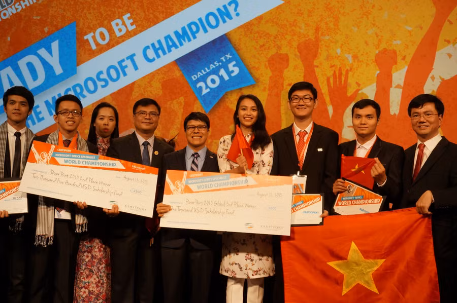 Tuổi trẻ Việt Nam khẳng định bản lĩnh và tài năng Tin học Việt Nam trong hành trình 10 năm tham dự cuộc thi Tin học qui mô lớn nhất toàn cầu.