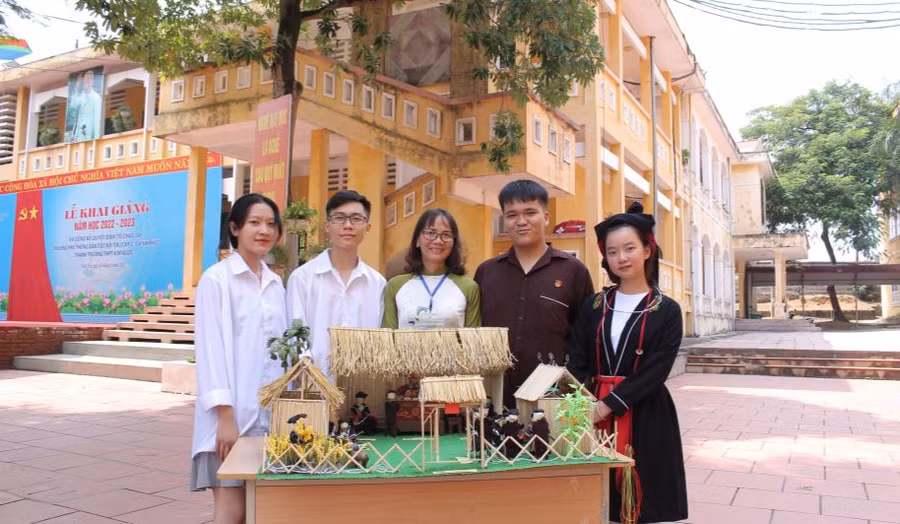 Nhóm nghiên cứu phục dựng mô hình bảo tồn bản sắc văn hóa, phong tục tập quán đồng bào dân tộc Sán Dìu.