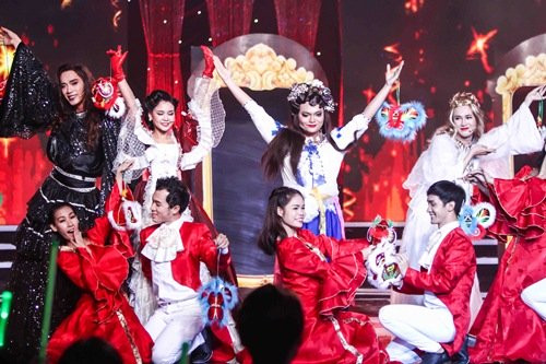 Hot boy 6 múi mặc váy khiến ban giám khảo kinh ngạc hình ảnh 8 hot boy 6 mui mac vay khien ban giam khao kinh ngac hinh anh 8