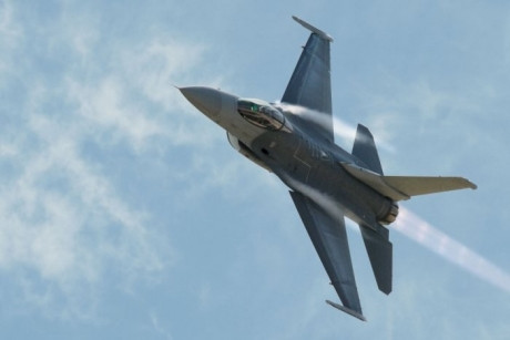 F-16 Fighting Falcon F-16 Fighting Falcon