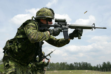 Súng trường tấn công Colt Canada C7A1 Súng trường tấn công Colt Canada C7A1