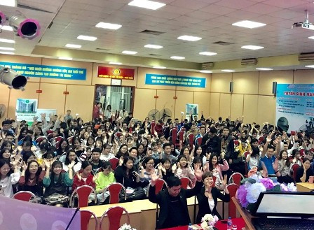 Đông đảo sinh viên, thanh niên tham gia Ngày hội việc làm thanh niên Thủ đô Đông đảo sinh viên, thanh niên tham gia Ngày hội việc làm thanh niên Thủ đô