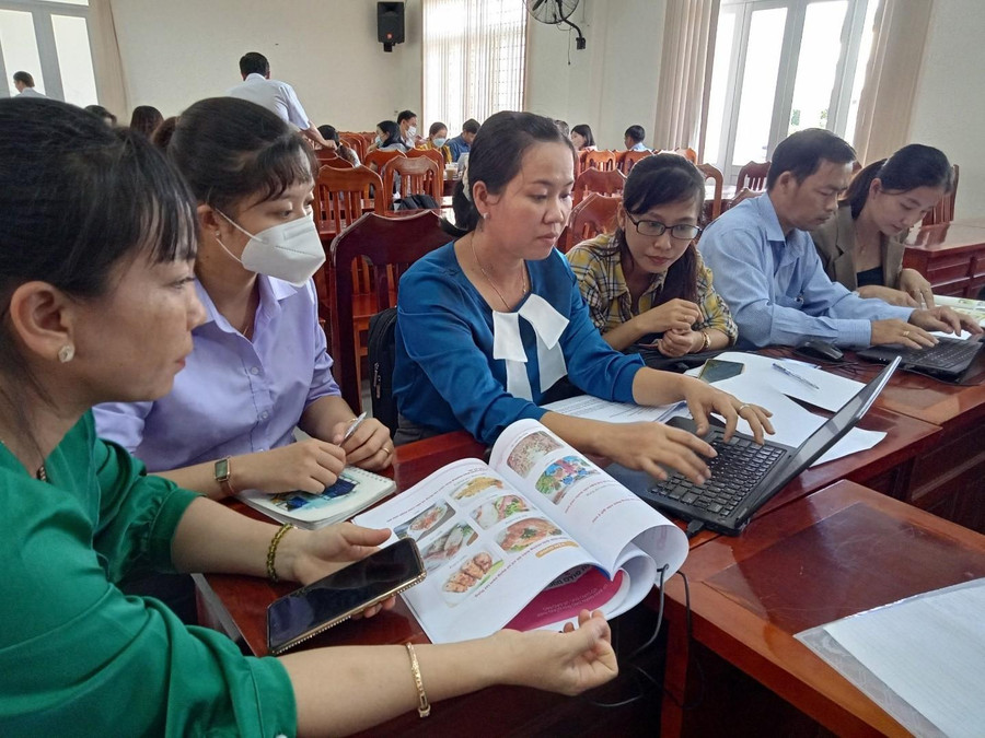 Trao đổi, thảo luận xây dựng kế hoạch bài dạy tích hợp các nội dung giáo dục địa phương vào hoạt động trải nghiệm, các môn học lớp 1, lớp 2, lớp 3 tỉnh Đồng Tháp.