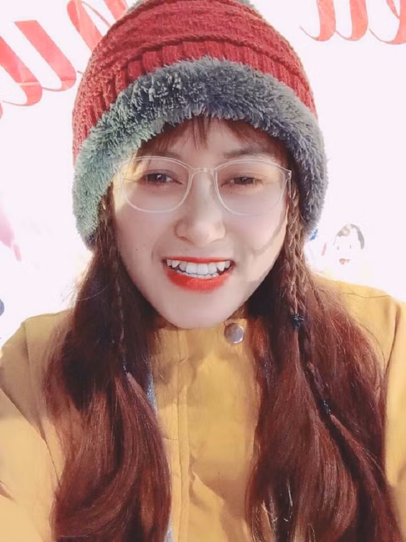 Cô giáo Ngô Xa Mạ nỗ lực vượt lên hoàn cảnh và điều kiện sống để hoàn thành tốt công việc dạy học. Ảnh: NVCC