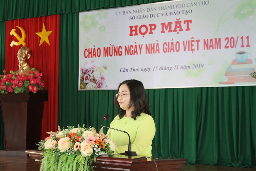Bà Trần Hồng Thắm - Giám đốc Sở GD&ĐT TP Cần Thơ phát biểu tại buổi lễ.