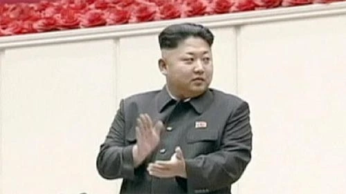 Kim Jong-un bỏ gậy, đi tập tễnh