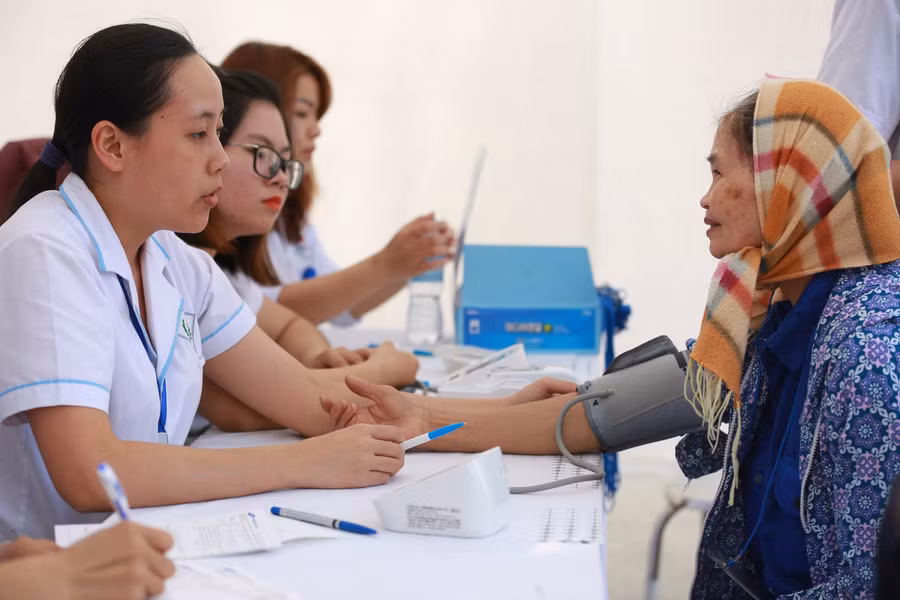 Người dân Thái Nguyên đăng ký khám bệnh