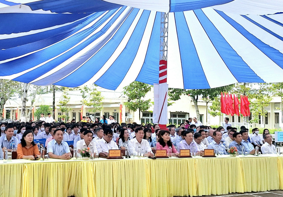 Đại biểu và học sinh, sinh viên tham dự Lễ phát động.