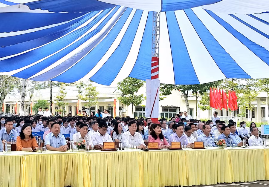 Đại biểu và học sinh, sinh viên tham dự Lễ phát động.