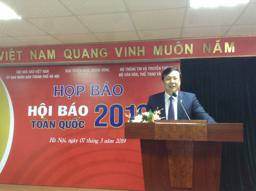 Ông Hồ Quang Lợi - Phó Chủ tịch Thường trực Hội Nhà báo Việt Nam phát biểu tại buổi họp báo