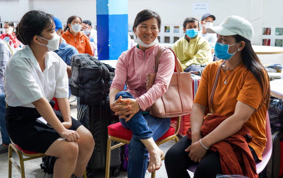 Phụ huynh vui mừng và thoải mái khi nhập học sớm cho con vào Trường ĐH Gia Định.