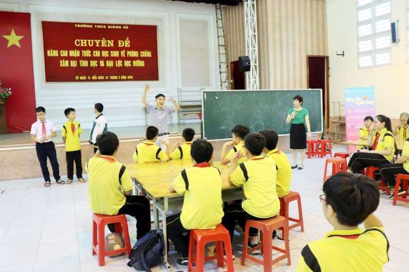 Chuyên đề “Nâng cao nhận thức cho học sinh về phòng chống xâm hại tình dục và bạo lực học đường” là một trong rất nhiều hoạt động của Trường THCS Giảng Võ nhằm tăng cường kĩ năng sống cho học sinh.