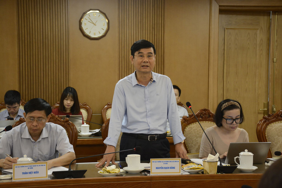 Ông Nguyễn Bạch Đằng – Phó Cục trưởng Cục an ninh chính trị nội bộ - Bộ Công an: Năm 2019, chúng tôi tham mưu Bộ Công an xây dựng kế hoạch tổng thể để chỉ đạo các cơ quan, đơn vị vụ cục và công an địa phương trong phối hợp tổ chức Kỳ thi THPT quốc gia. Ông Nguyễn Bạch Đằng – Phó Cục trưởng Cục an ninh chính trị nội bộ - Bộ Công an: Năm 2019, chúng tôi tham mưu Bộ Công an xây dựng kế hoạch tổng thể để chỉ đạo các cơ quan, đơn vị vụ cục và công an địa phương trong phối hợp tổ chức Kỳ thi THPT quốc gia.